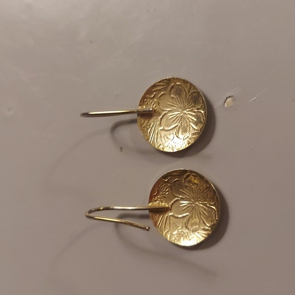 Vintage Gold Floral Medallion Earrings - Picture 6 of 7